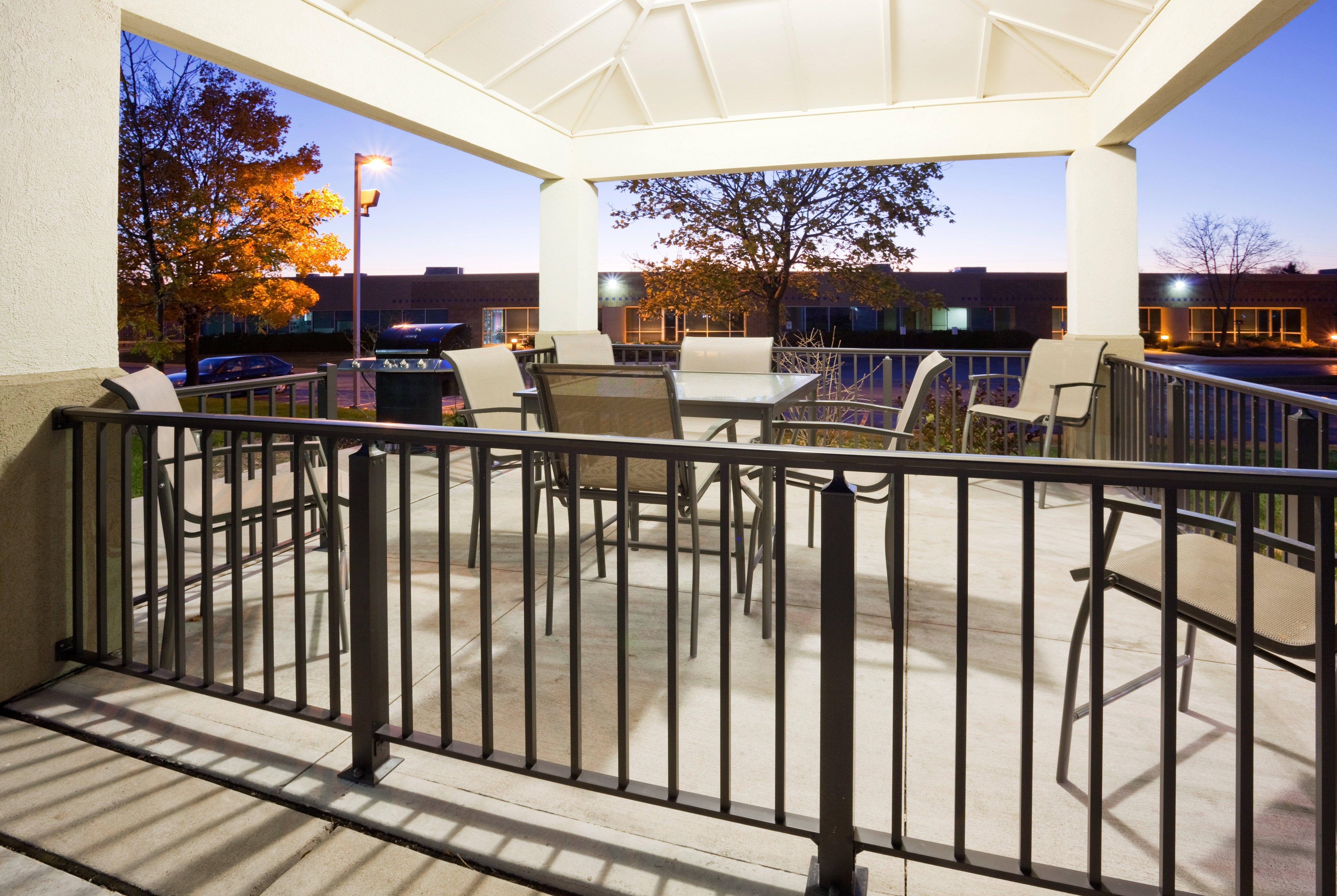 Candlewood Suites Milwaukee Brown Deer, An Ihg Hotel Exterior foto