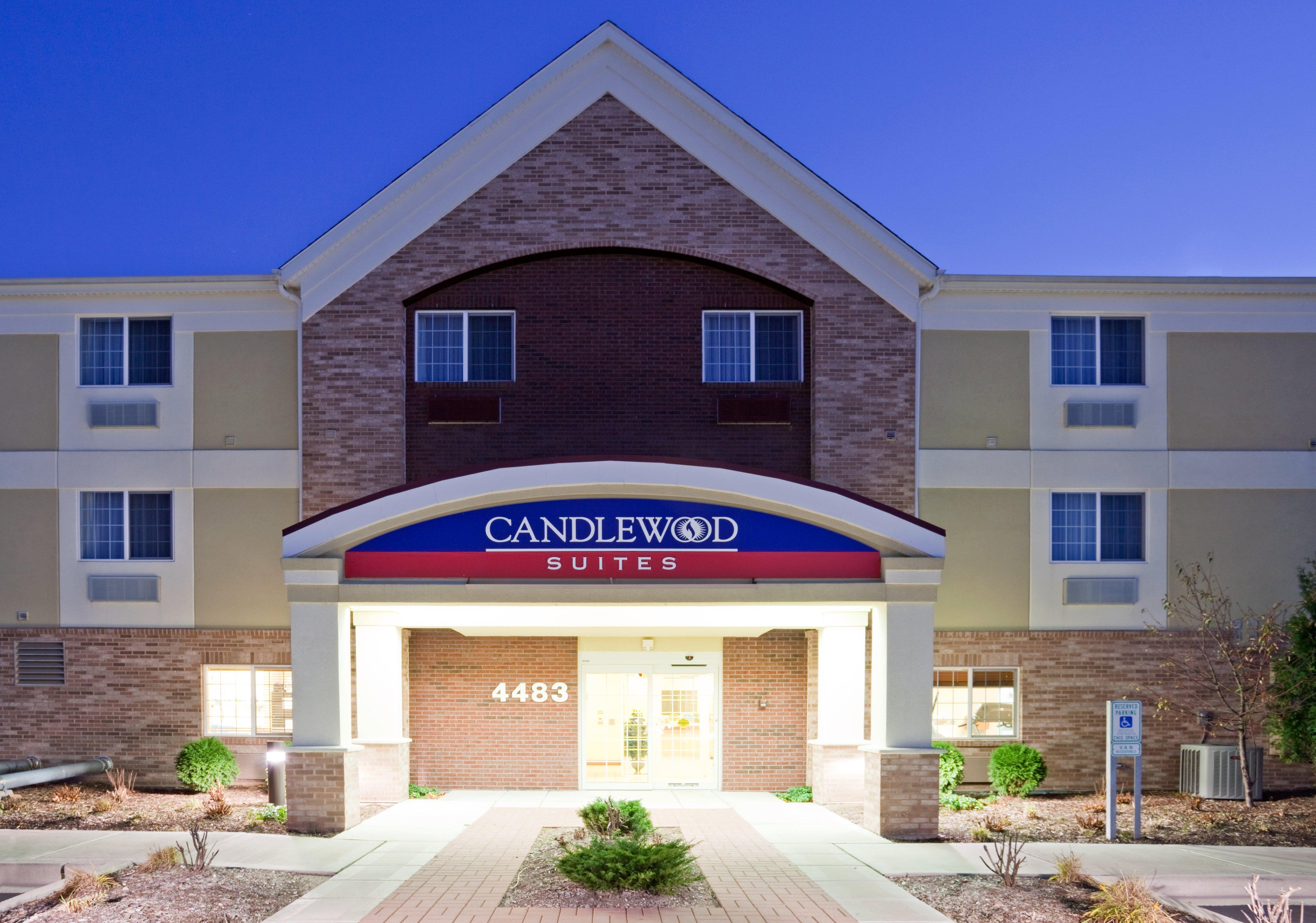 Candlewood Suites Milwaukee Brown Deer, An Ihg Hotel Exterior foto